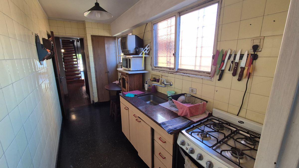 Duplex con cochera y jardin