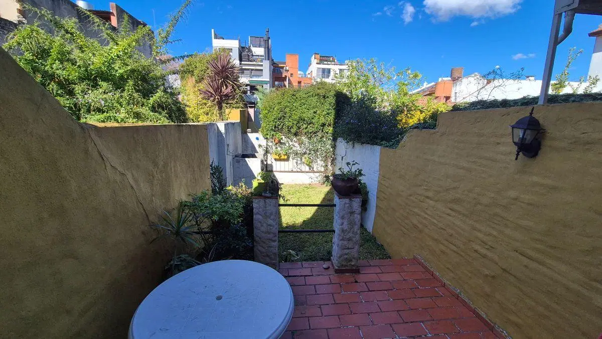 Duplex con cochera y jardin 4