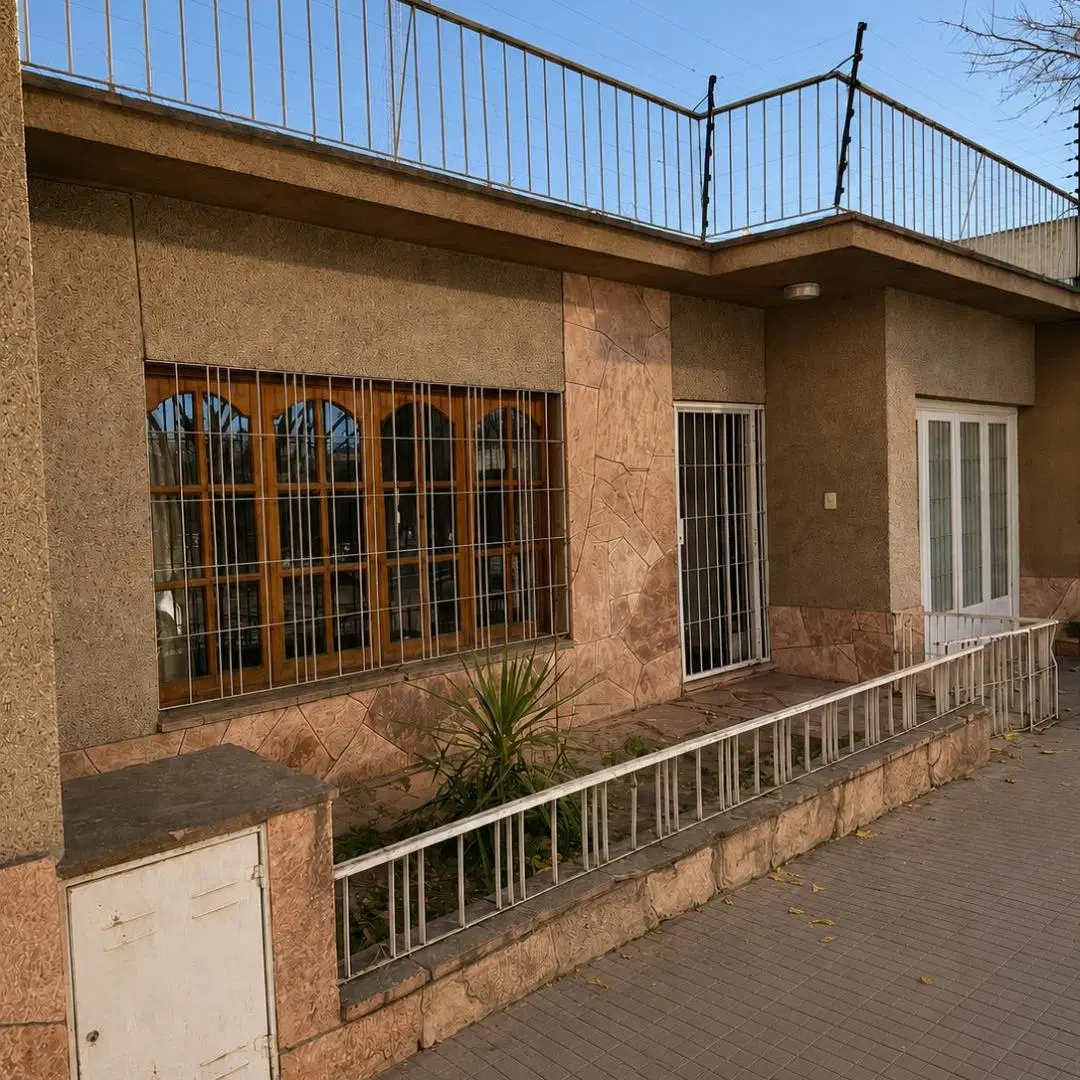 CASA EN ALQUILER – LAS HERAS 1