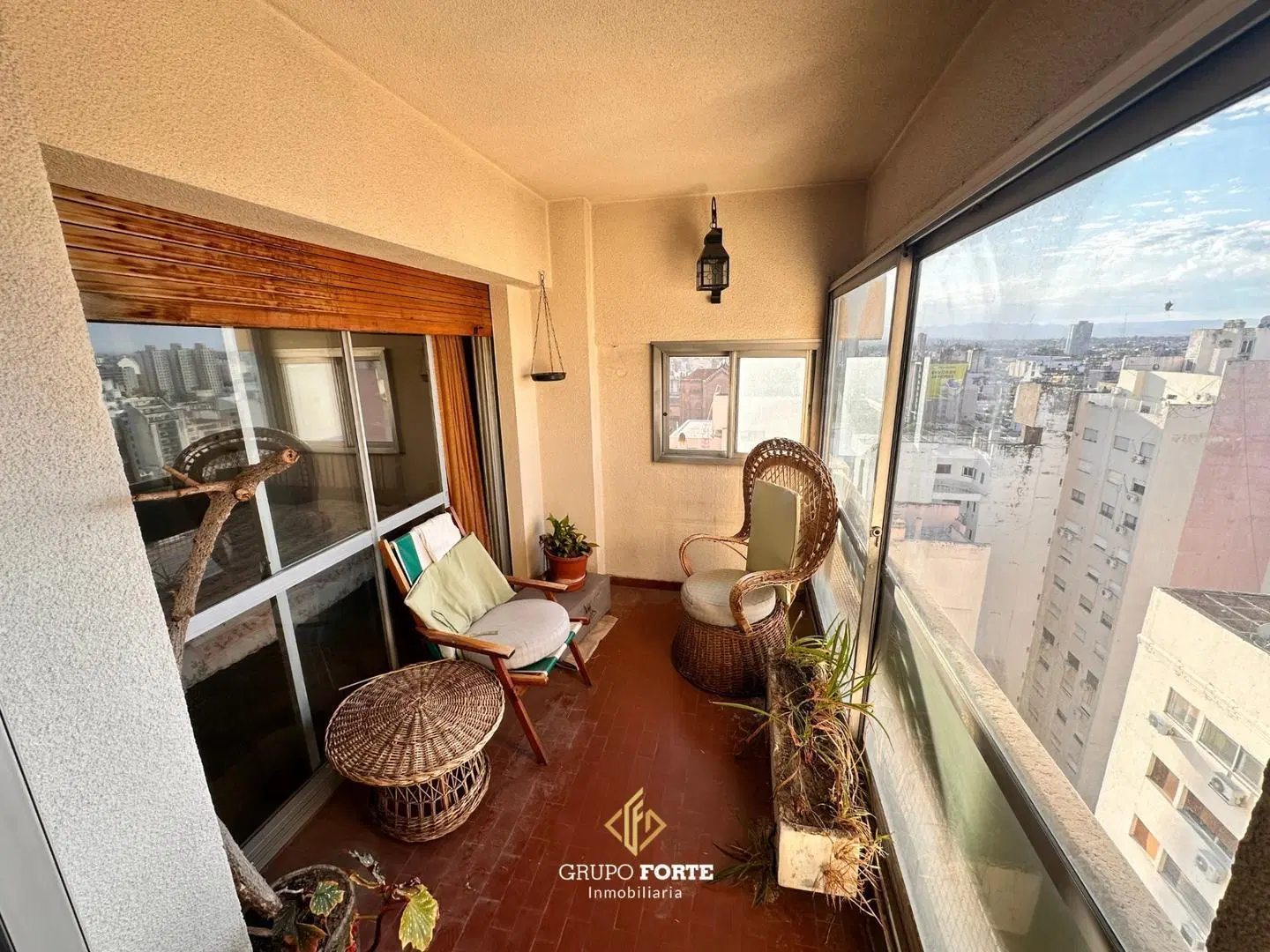 VENTA DE DEPARTAMENTO 3 DORMITORIOS CON COCHERA B° ALBERDI 3