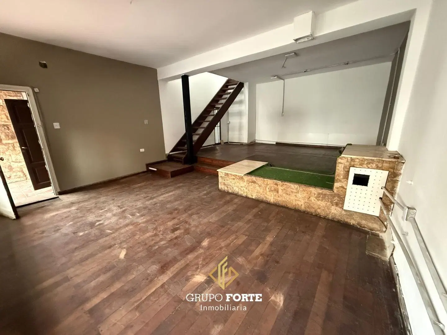 CASA EN ALQUILER COMERCIAL- ALBERDI 1