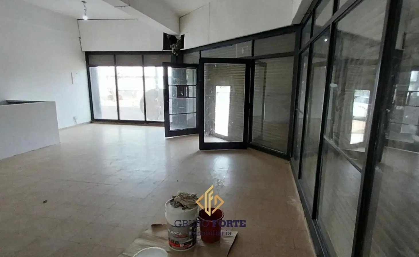 VENTA LOCAL ESQUINA EN SAN VICENTE 8