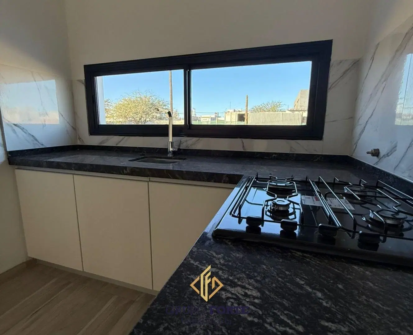 DUPLEX CON PILETA A ESTRENAR EN VENTA EN BARRIO NORTE 1 2