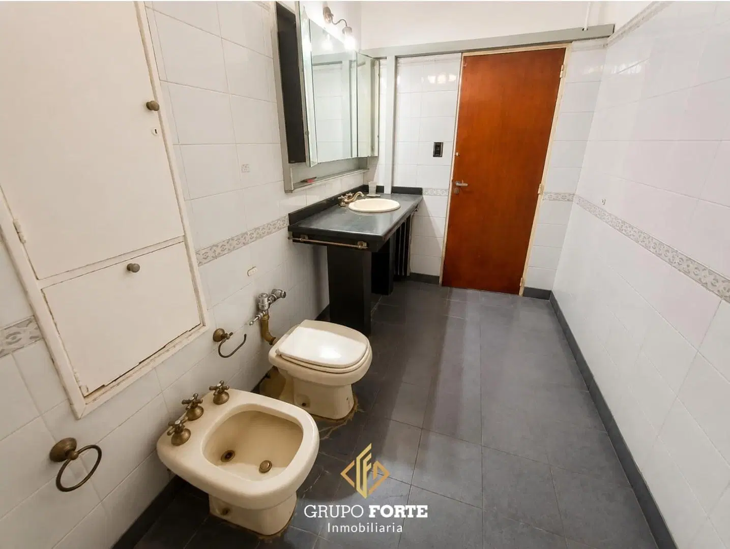 SEMIPISO EN VENTA COLÓN ESQUINA SUCRE APTO CRÉDITO 4