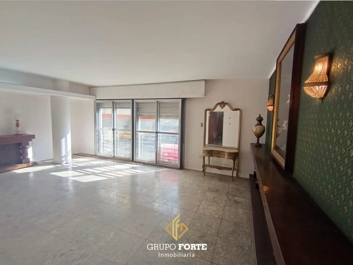 SEMIPISO EN VENTA COLÓN ESQUINA SUCRE APTO CRÉDITO 3