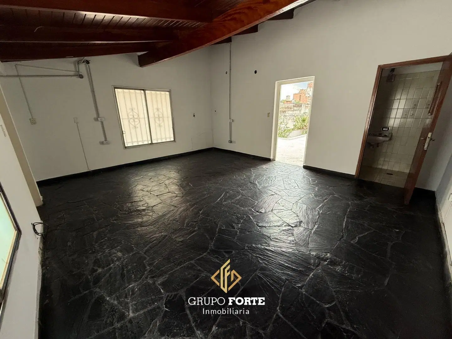 CASA EN ALQUILER COMERCIAL- ALBERDI 4