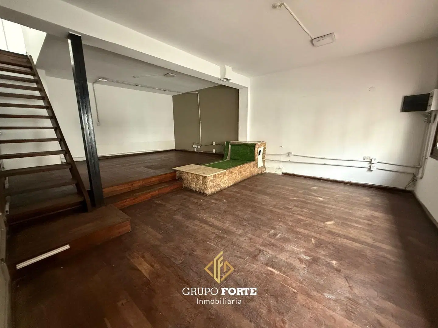 CASA EN ALQUILER COMERCIAL- ALBERDI 3