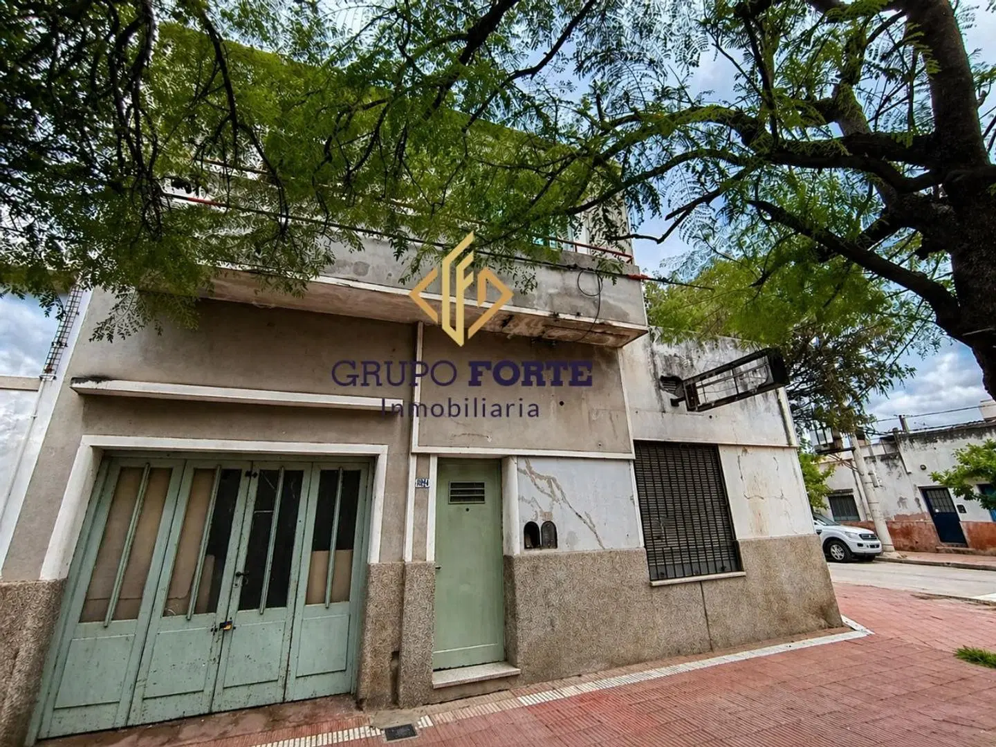 Casa de dos plantas en Barrio General Pueyrredon 4