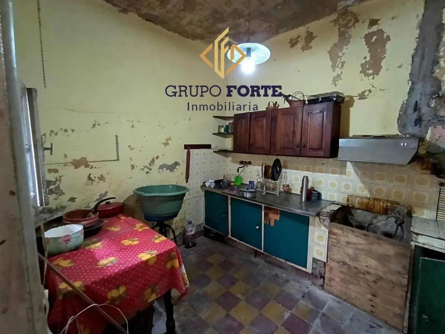 Casa de dos plantas en Barrio General Pueyrredon 8