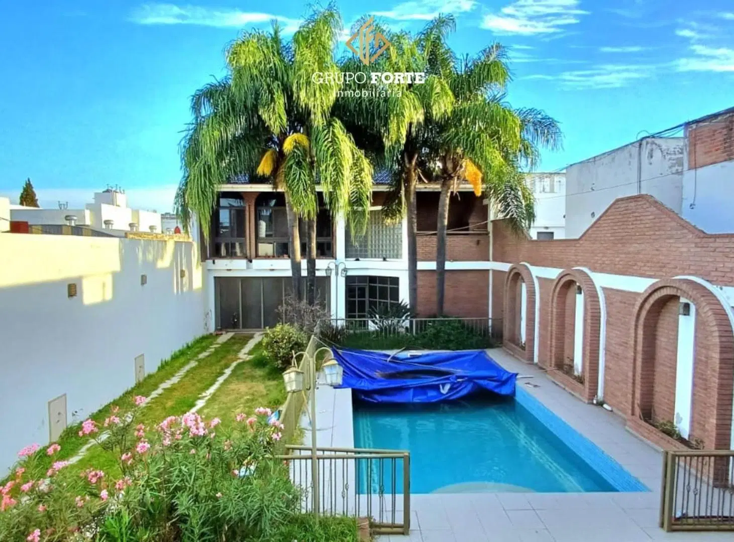 CASA DE CATEGORÌA EN VENTA EN PUEYRREDÓN 2