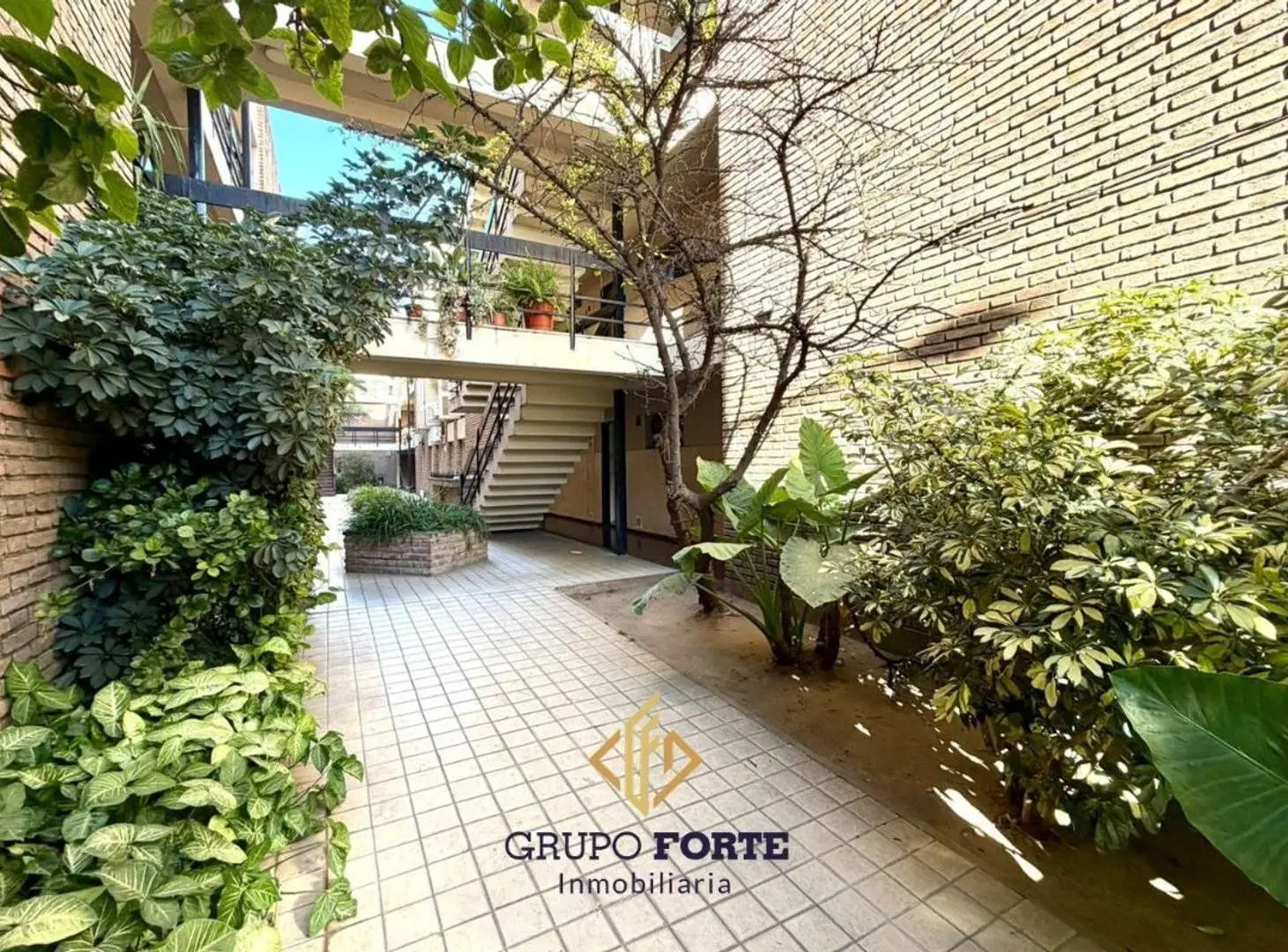 DEPARTAMENTO EN VENTA EN B. ALBERDI SOBRE COLON 2