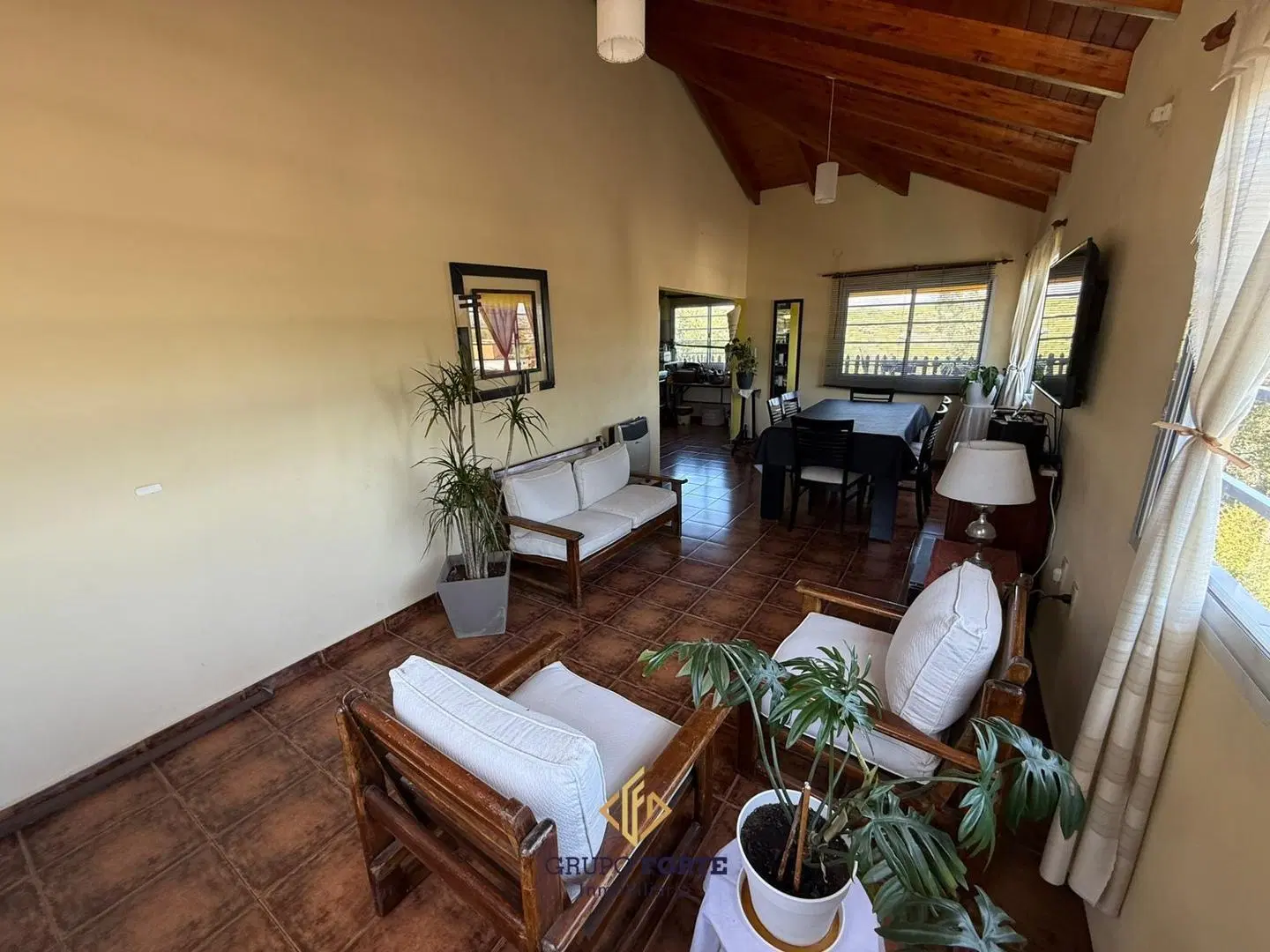 CASA EN VENTA CON DEPARTAMENTO EN BARRIO BECCIU, CARLOS PAZ 2