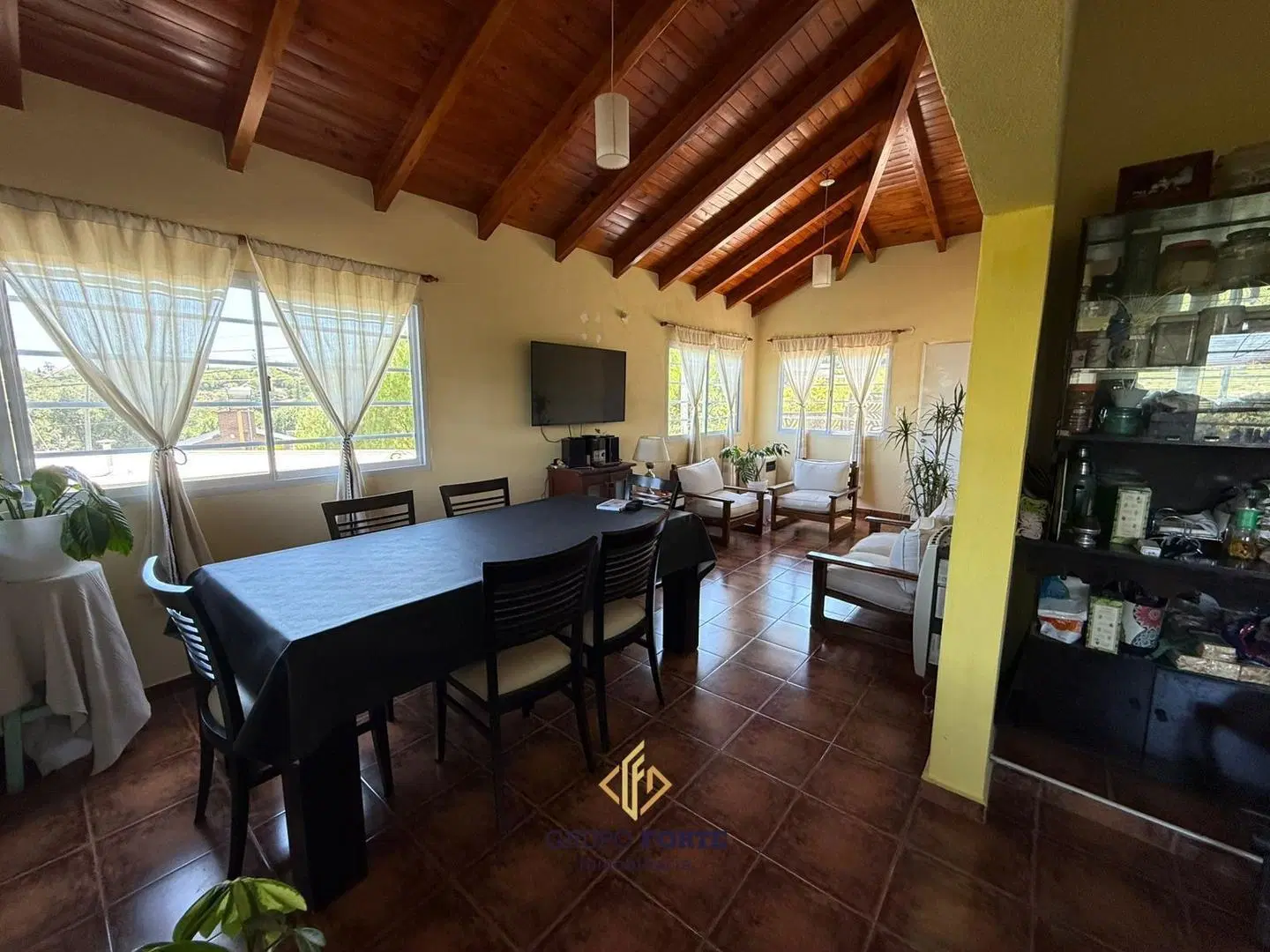 CASA EN VENTA CON DEPARTAMENTO EN BARRIO BECCIU, CARLOS PAZ 8