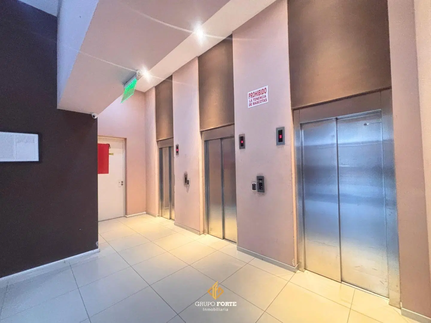 Departamento con cochera en venta en Guemes 8