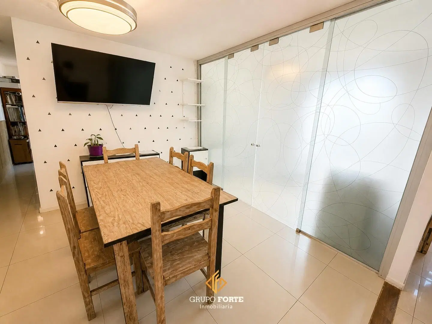 Departamento con cochera en venta en Guemes 2