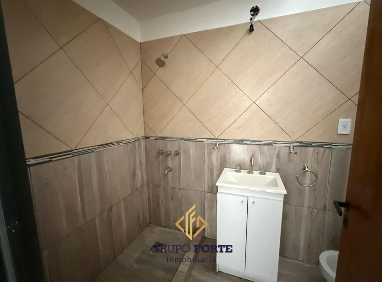DUPLEX EN VENTA EN BARRIO NORTE 1, CON PATIO AMPLIO 8