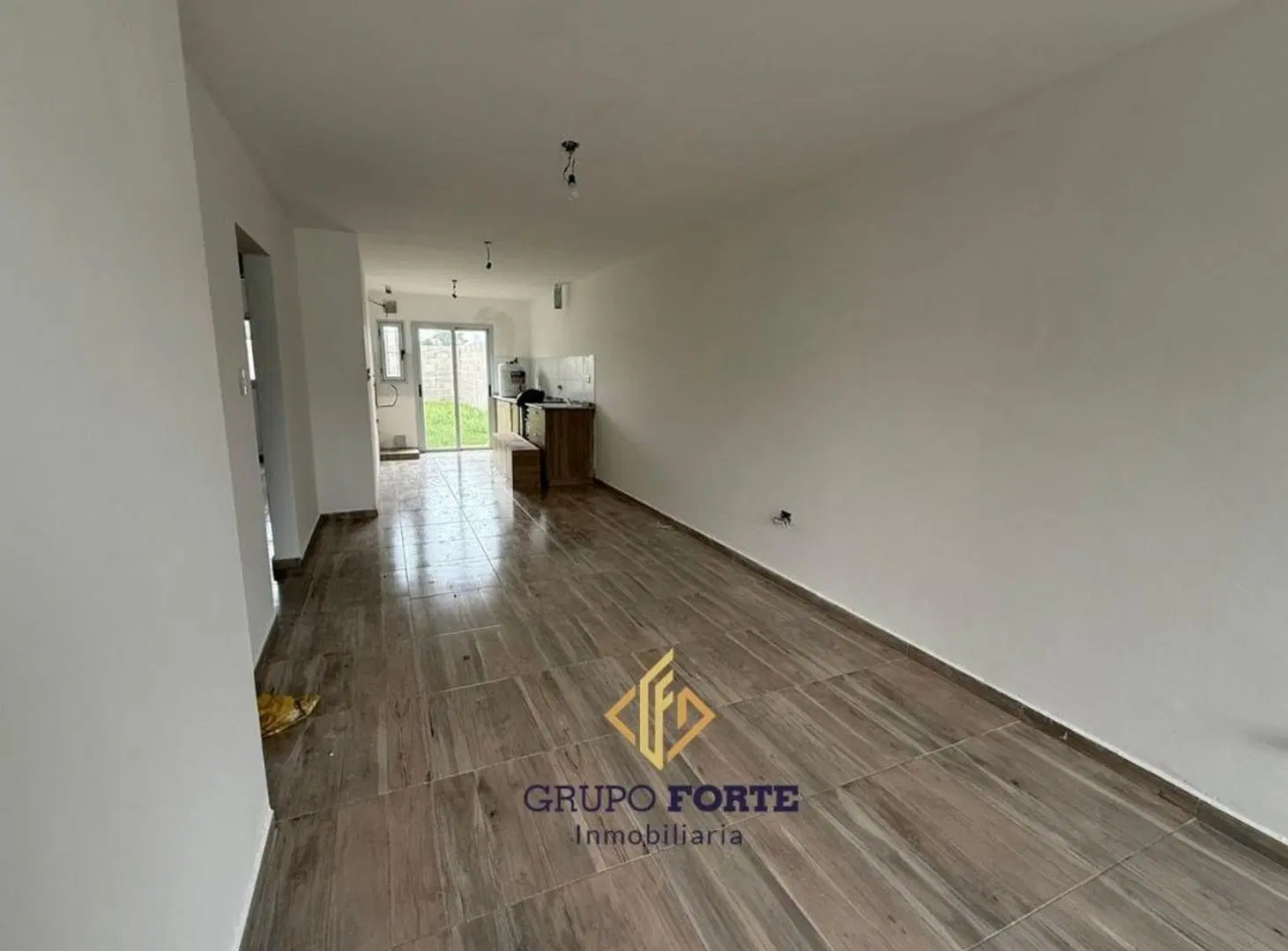 DUPLEX EN VENTA EN BARRIO NORTE 1, CON PATIO AMPLIO 1