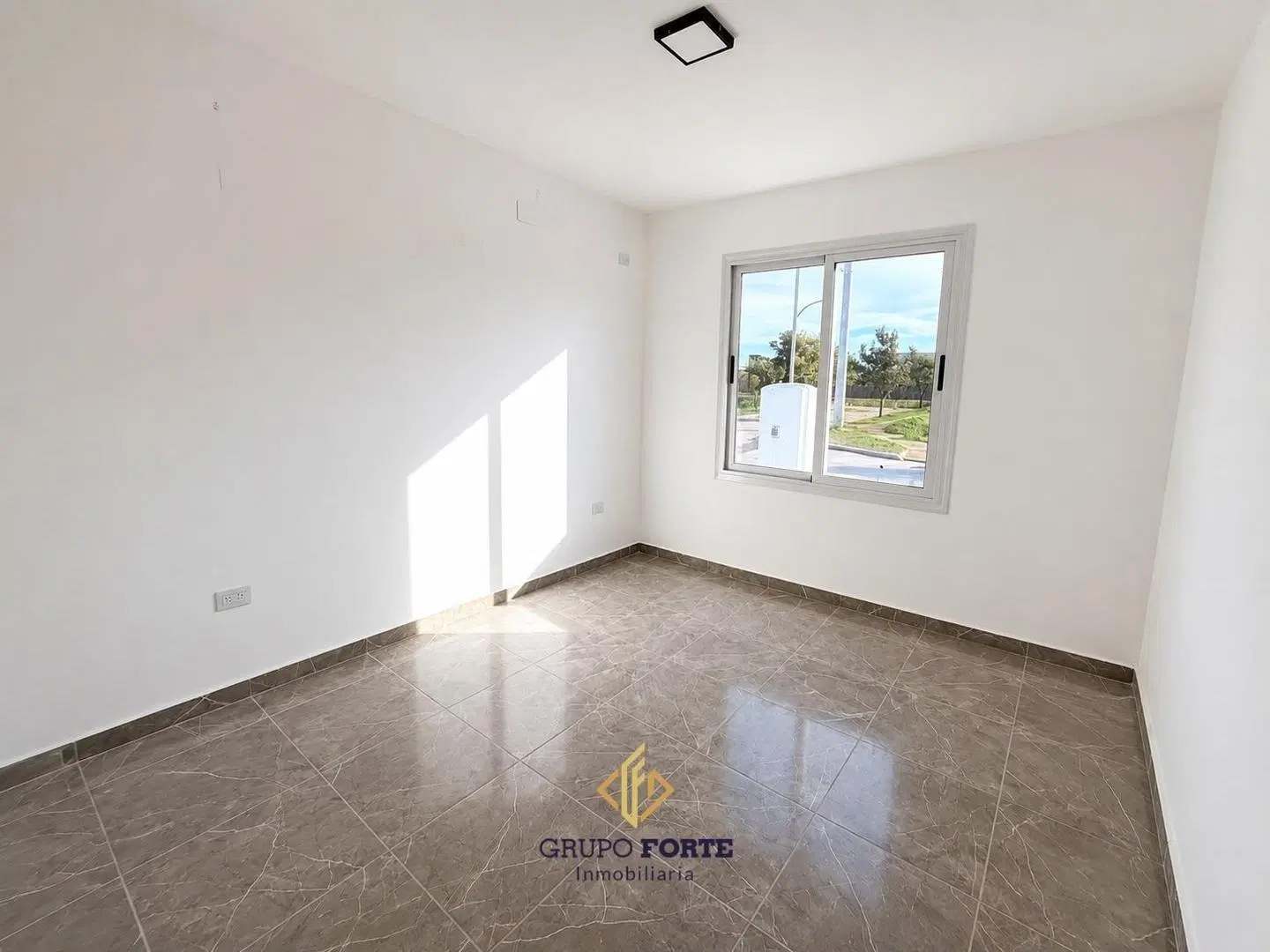 DUPLEX EN VENTA Y CON PILETA EN BARRIO NORTE 5