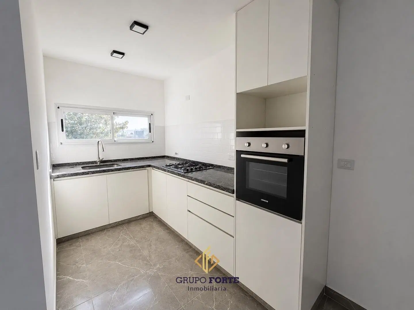 DUPLEX EN VENTA Y CON PILETA EN BARRIO NORTE 3