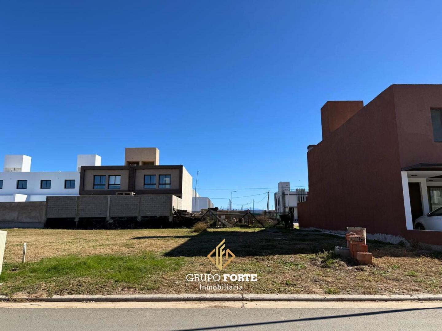 Foto de Lote en venta- RINCONES DE MANANTIALES, imagen 2
