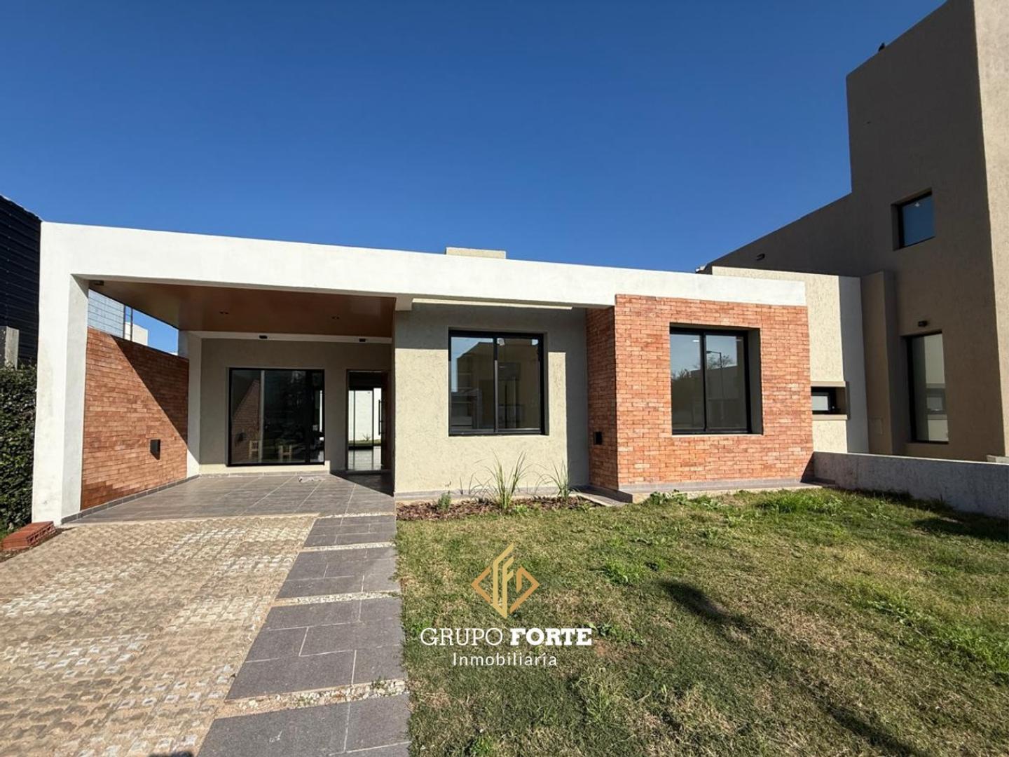 Foto de Casa en venta- DOCTA con escritura, imagen 1