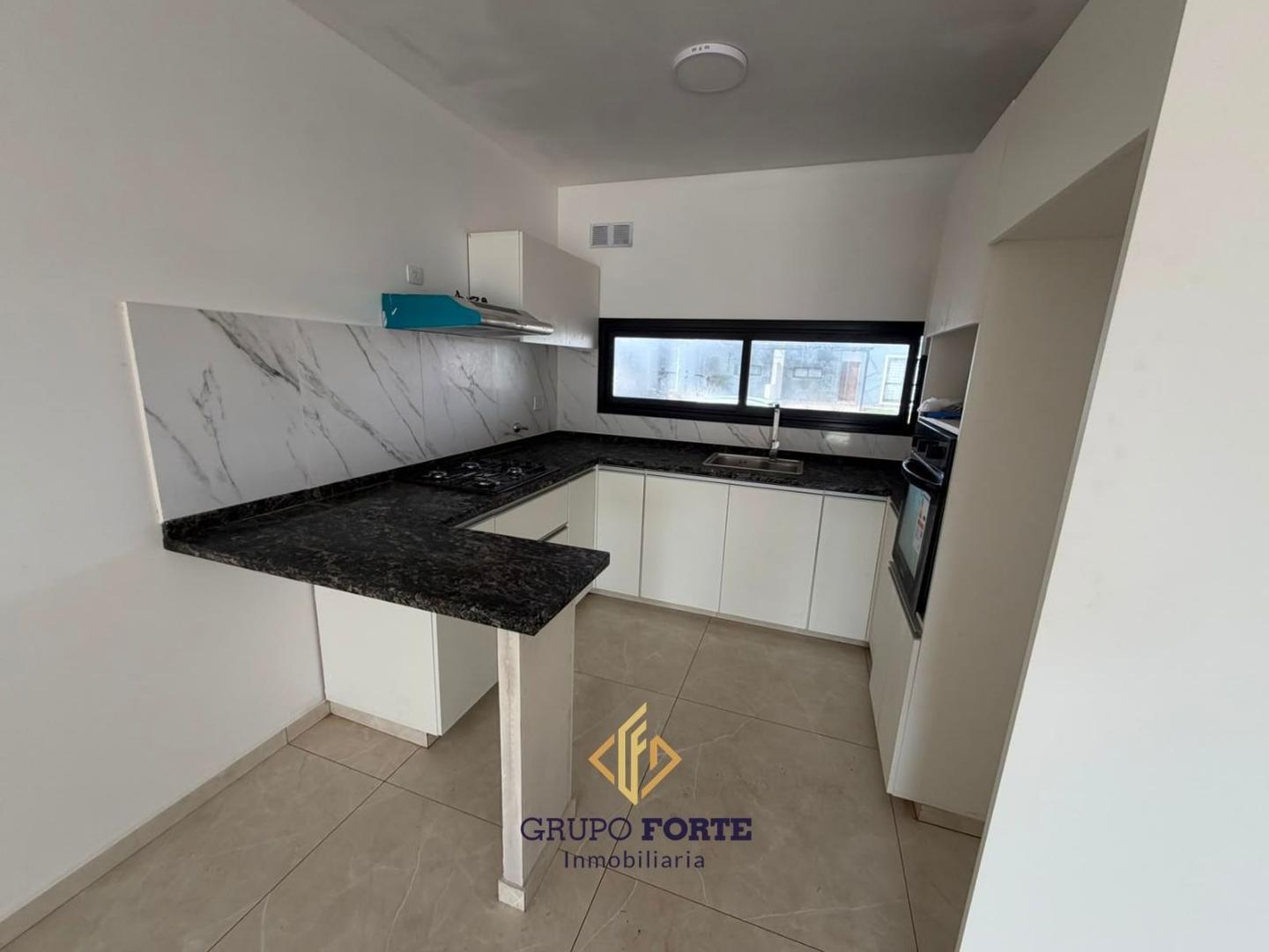 Foto de DUPLEX EN VENTA CON COCHERA Y PILETA EN BARRIO NORTE, 2 BAÑO, imagen 2