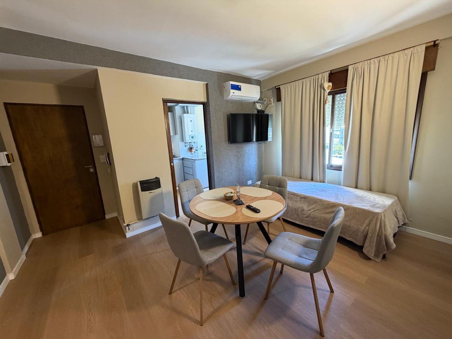 Foto de DEPARTAMENTO REMODELADO A NUEVO Y CON COCHERA EN VENTA, imagen 2