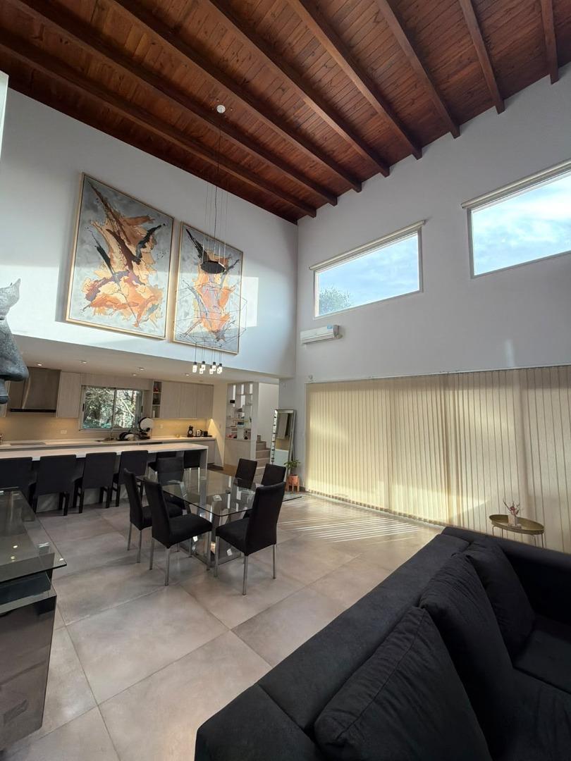 Foto de CASA DE CATEGORIA EN VENTA EN COUNTRY VALLE DEL GOLF, imagen 2