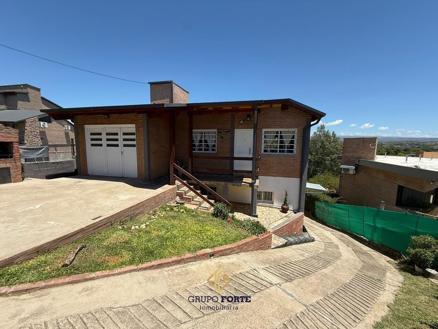 Foto de CASA EN VENTA CON DEPARTAMENTO EN BARRIO BECCIU, CARLOS PAZ, imagen 1