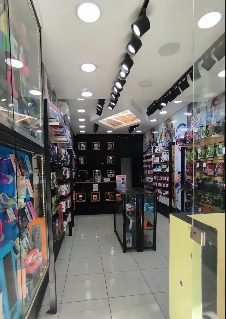 Foto de LOCAL EN PLENO FOCO COMERCIAL DE VILLA DEL PARQUE., imagen 2