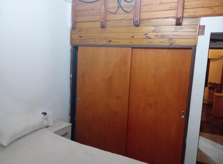 Local comercial en esquina, en excelente ubicación, más 3 deptos de dos dormitorios en Neuquén. 3
