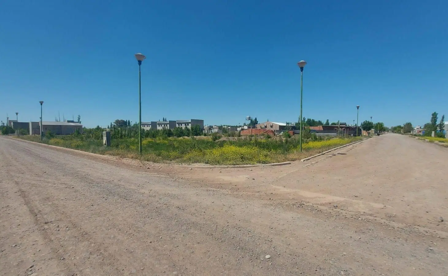 Terreno 450 mts2 en venta - B° Judiciales - Fernández Oro  **todos los servicios** 4