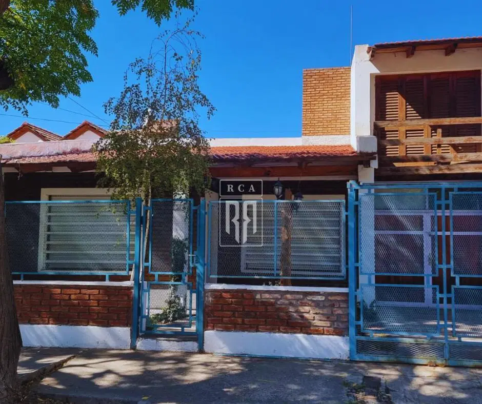 Casa 2 dormitorios con patio en excelente ubicación 2