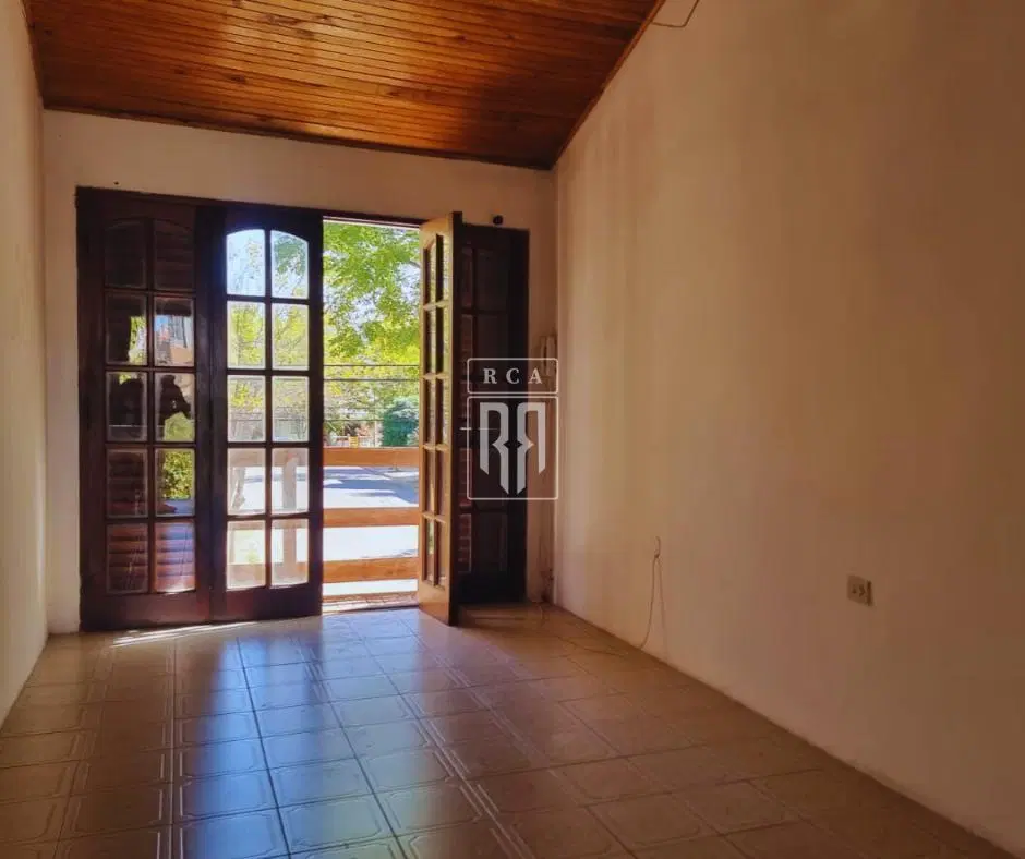 Casa 2 dormitorios con patio en excelente ubicación 3