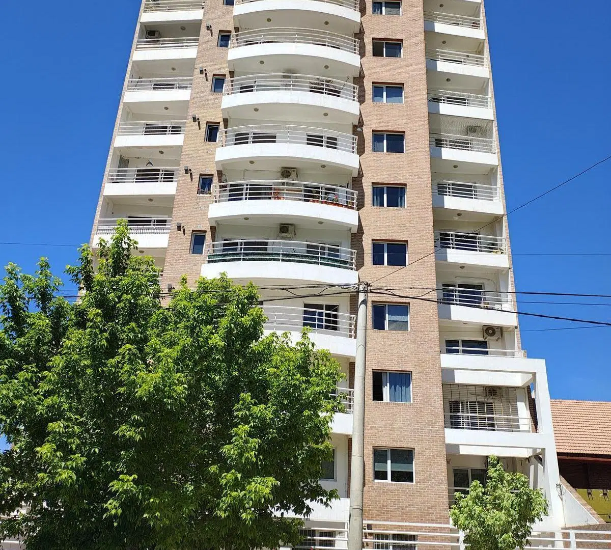 Alquiler depto 2 dormitorios con cochera - Área Centro - Neuquén 1