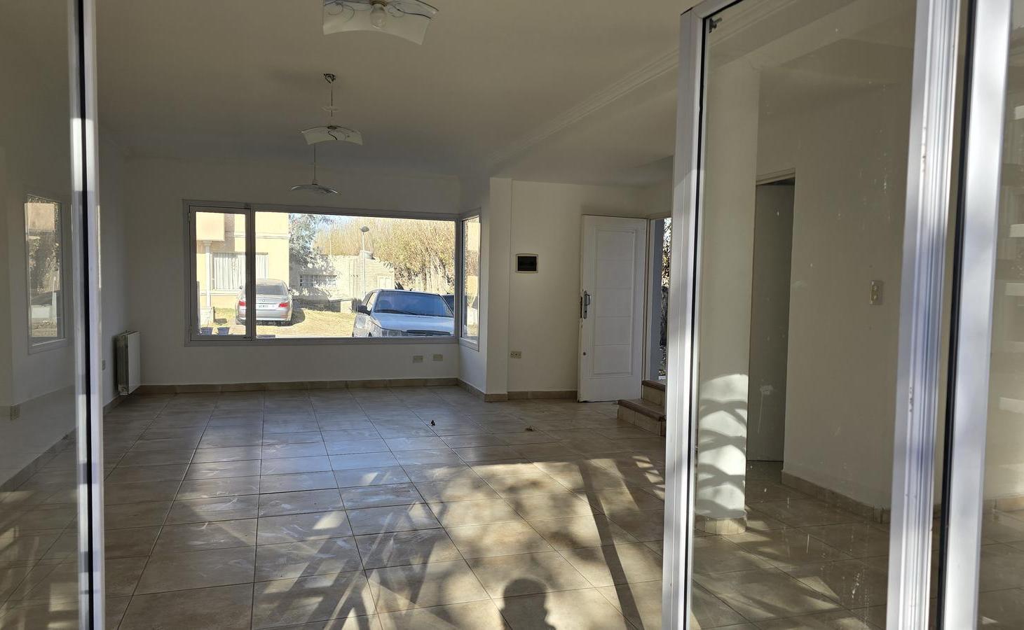 Foto de Duplex 3 Dorm - en alquiler barrio cerrado El Maiten (z/Club Aleman), imagen 1