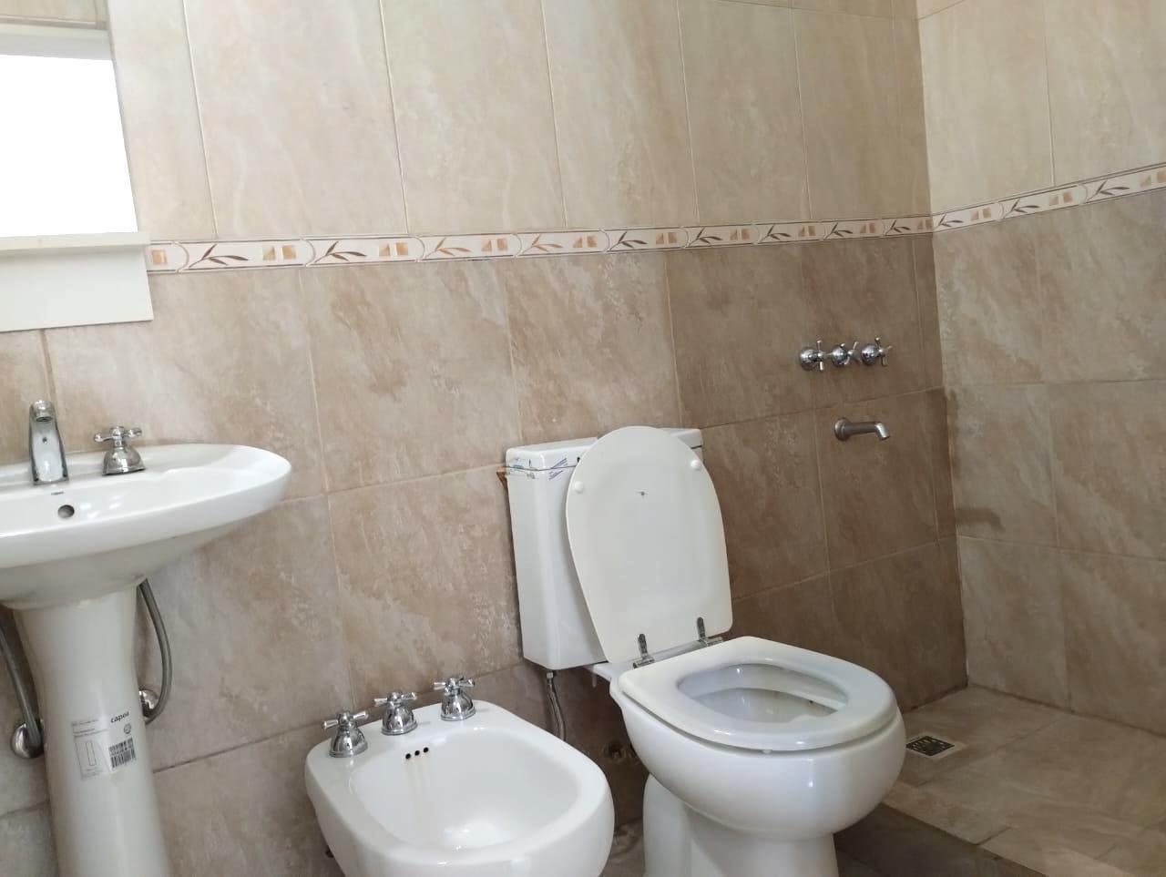 Foto de Casa en ALQUILER 3 DORMITORIOS con amplio quincho, imagen 4