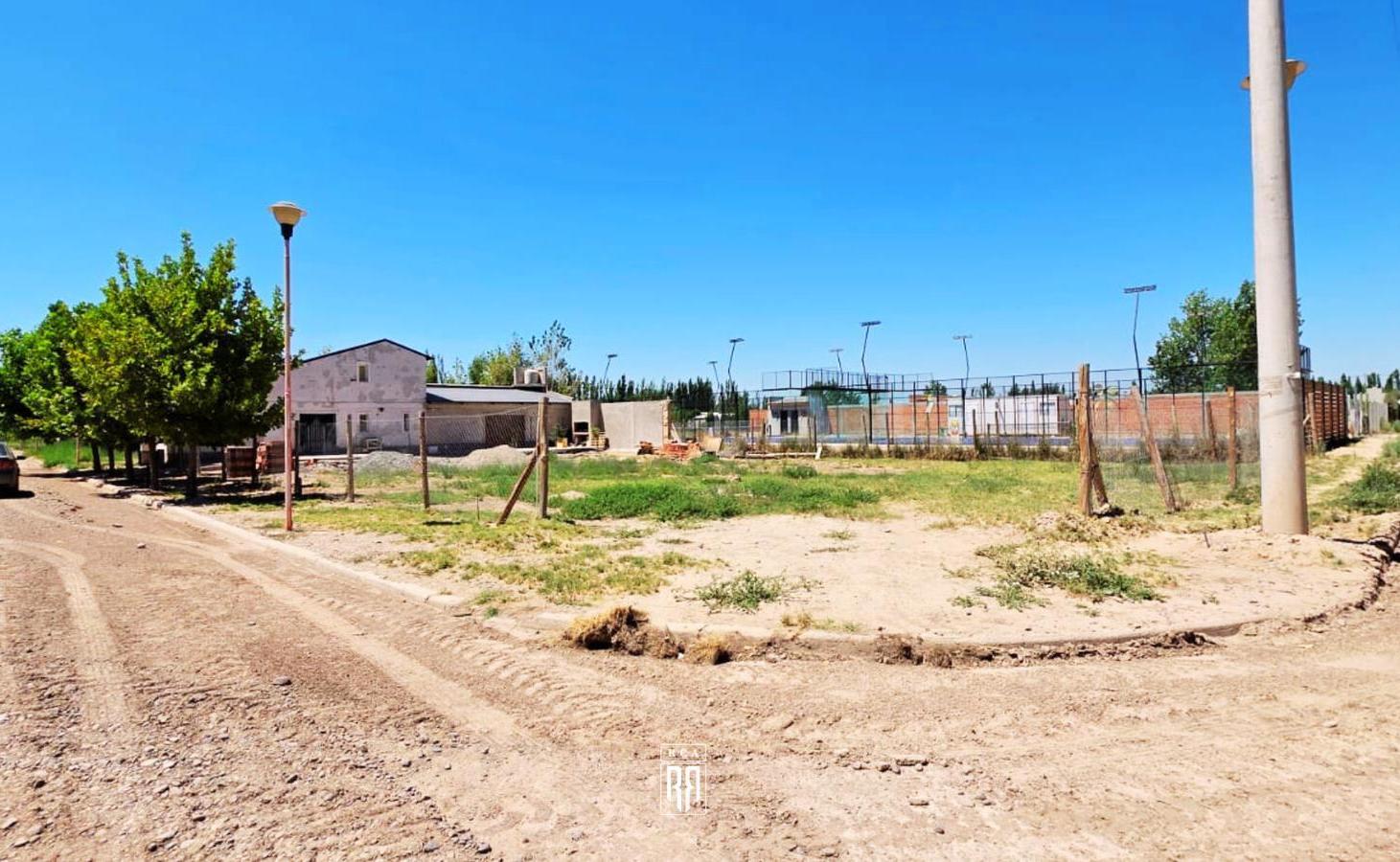 Foto de Terreno en esquina RIO NEGRO Y JORGE CAFRUNE - FERNANDEZ ORO, imagen 1