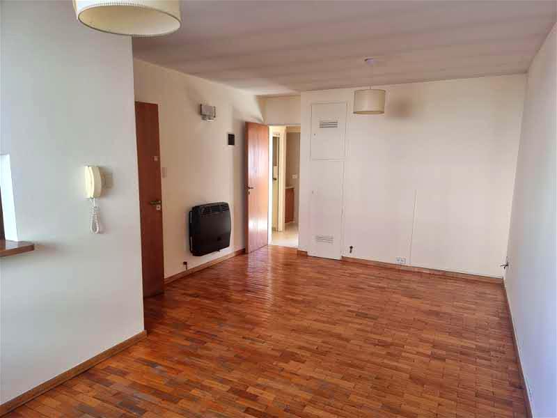 Foto de Departamento en alquiler un dormitorio con cochera - Cipolletti Centro, imagen 2