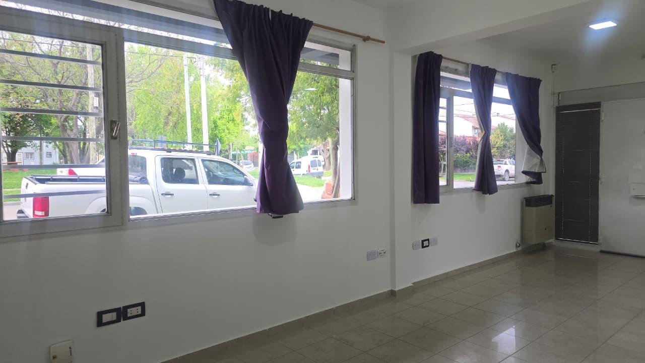 Foto de Oficina con privado y cochera (apta camioneta) - Excelente zona - Fte a, imagen 2