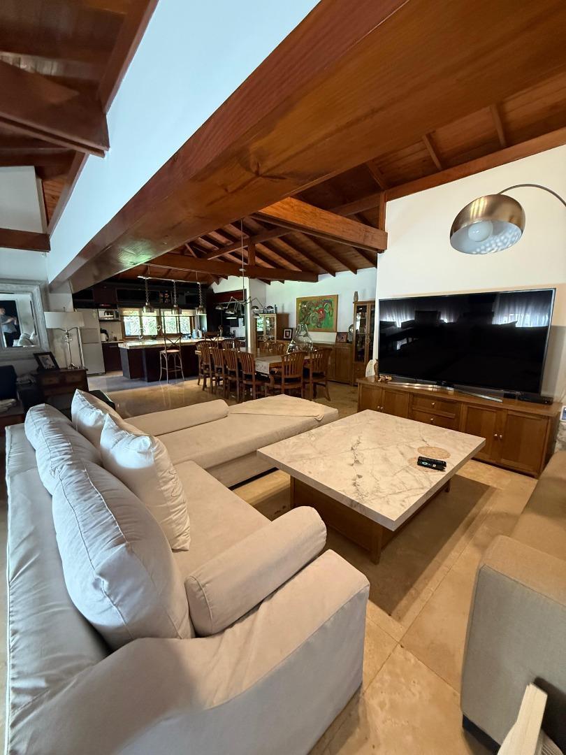 Foto de Importante Chalet en venta e P. Leloir - Gdor Udaondo 2300, imagen 3