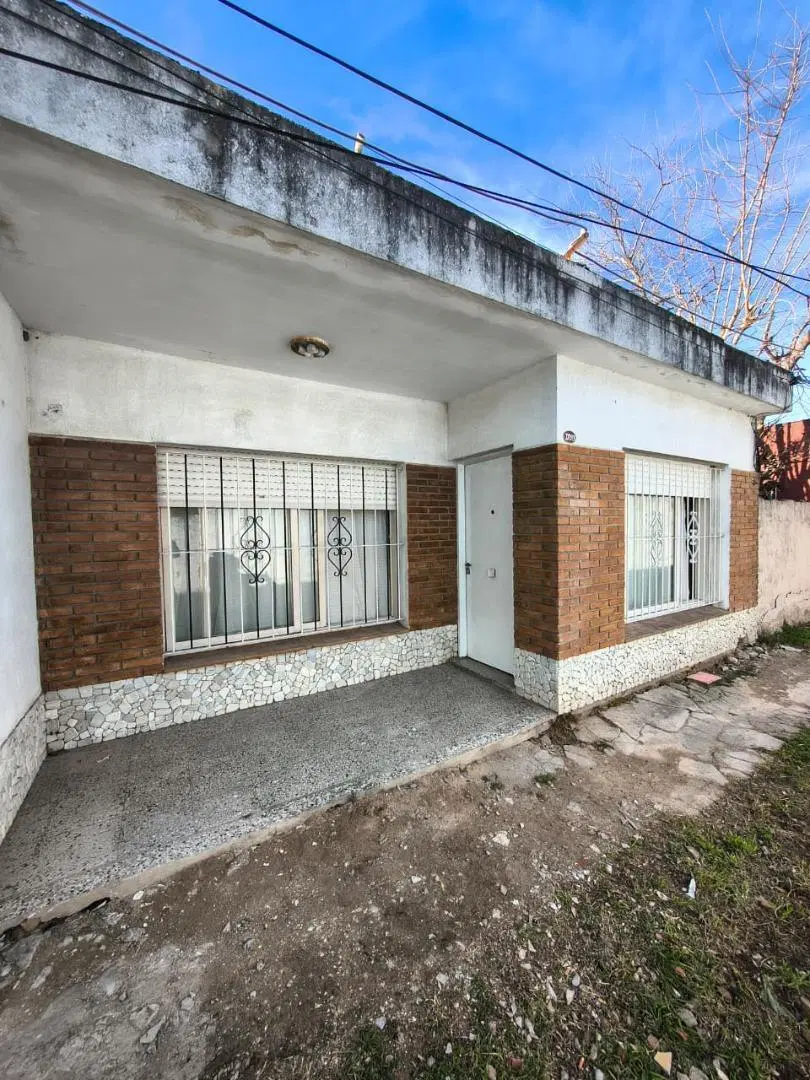 Casa en PH en alquiler Castelar Sur - Granada al 3400 1