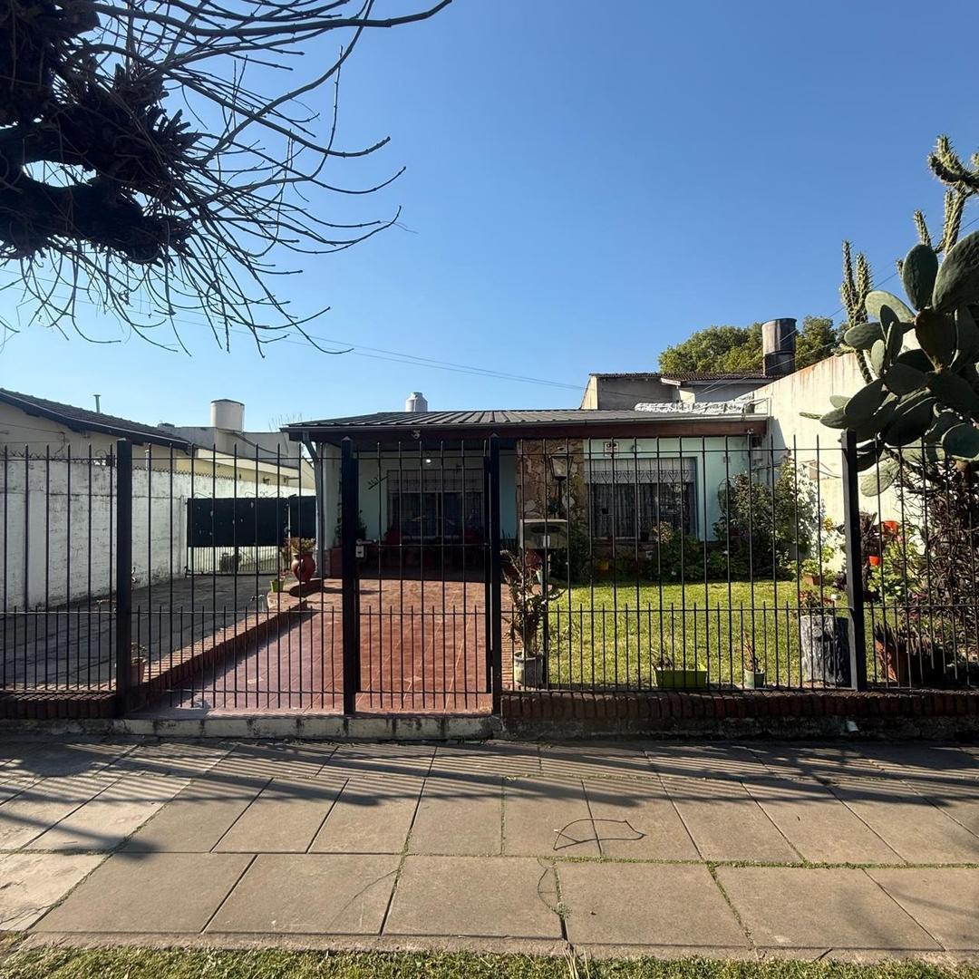 Foto de Casa en venta en Castelar - Zona residencial, imagen 2
