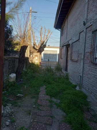 Wilde Oeste. Venta de Lote de 250 m² con 2 Duplex a Terminar y Casa de 3 Ambientes a Refaccionar. 2