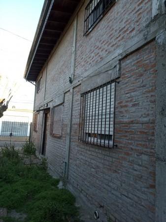 Wilde Oeste. Venta de Lote de 250 m² con 2 Duplex a Terminar y Casa de 3 Ambientes a Refaccionar. 1