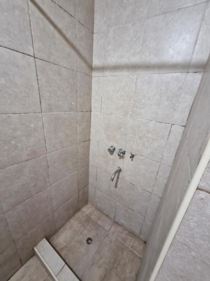 Wilde Oeste. Venta de Lote de 250 m² con 2 Duplex a Terminar y Casa de 3 Ambientes a Refaccionar. 3