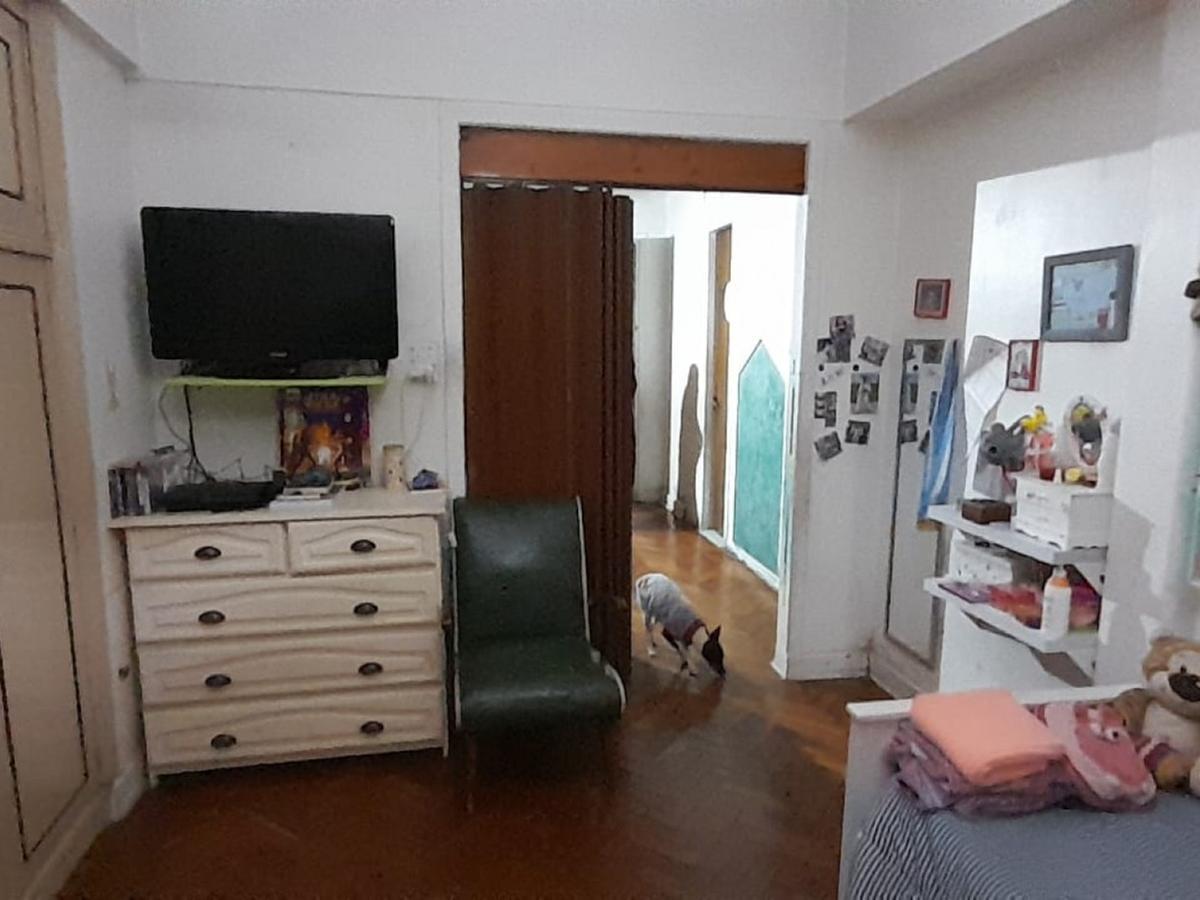 Casa de 7 Ambientes Mas Dependencia de 3 Ambientes. con Garage, Fondo Libre, Quincho, Patio y Doble 4