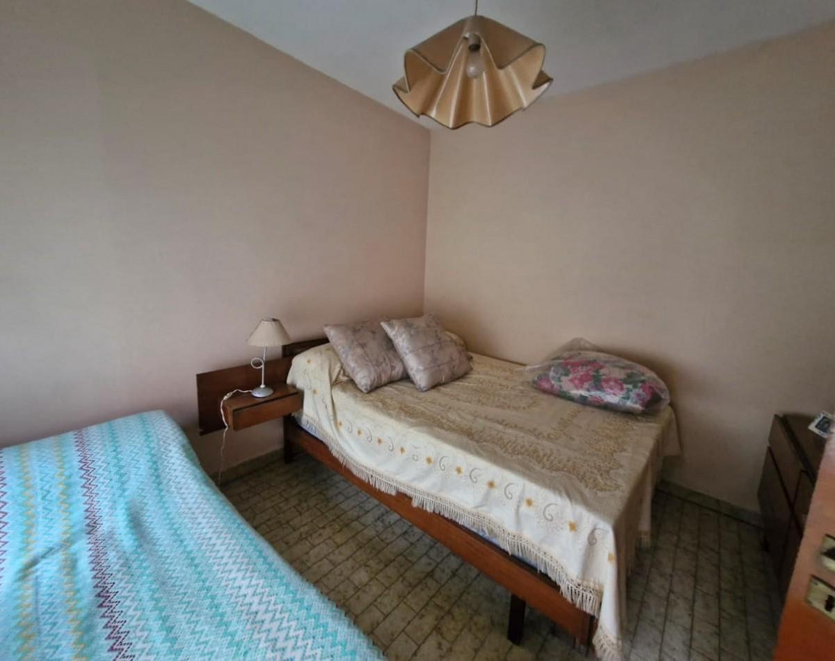 CASA QUINTA DE 2 AMBIENTES CON DEPENDENCIA EN VENTA EN BARRIO LA CAPILLA - FLORENCIO VARELA