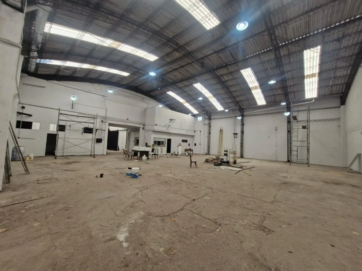 Foto de GALPON EN ALQUILER DE 760 M2 EN P.B. CON SALIDA A 2 CALLES, MAS CASA DE, imagen 3