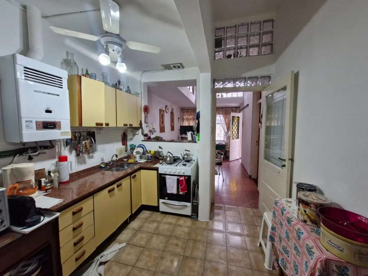 CASA DE 3 AMBIENTES EN VENTA, CON PATIO, TERRAZA, QUINCHO Y GARAGE. 5